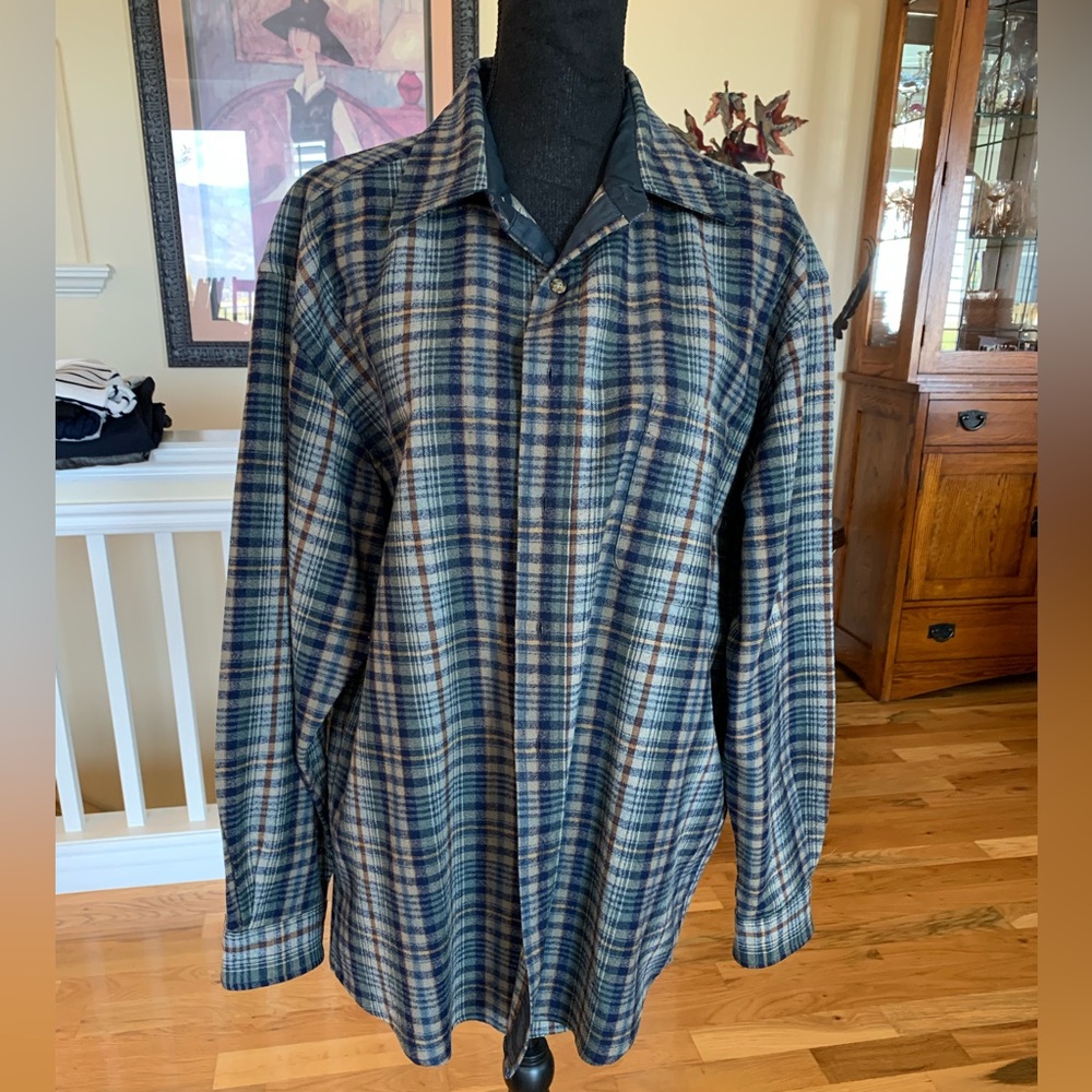 Pendleton Men’s Shirt with a hole
